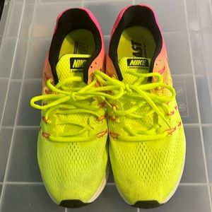 Men’s Nike tennis shoes